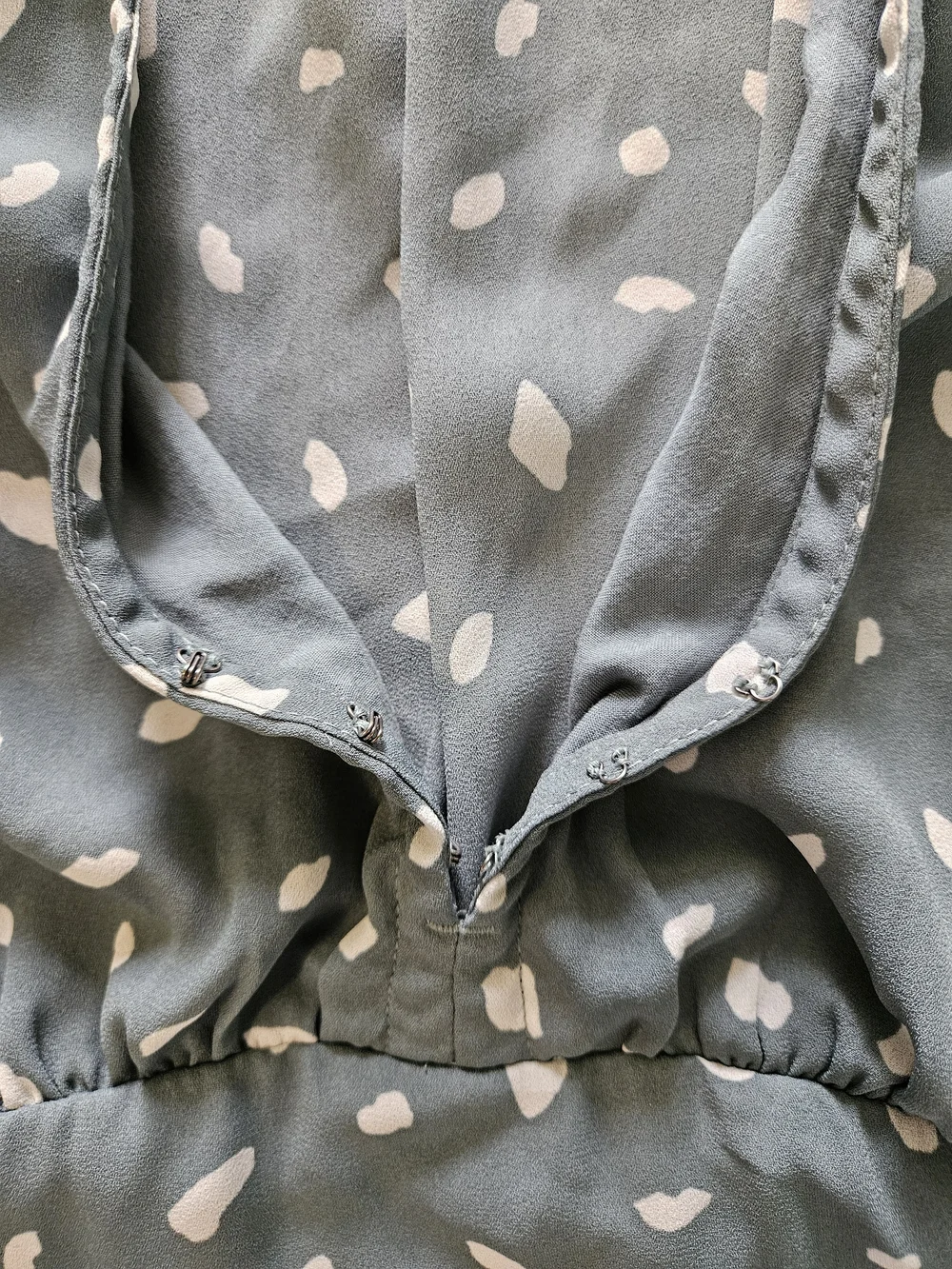 Abercrombie & Fitch V-Neck Green & White Puff Sleeve Peplum Blouse